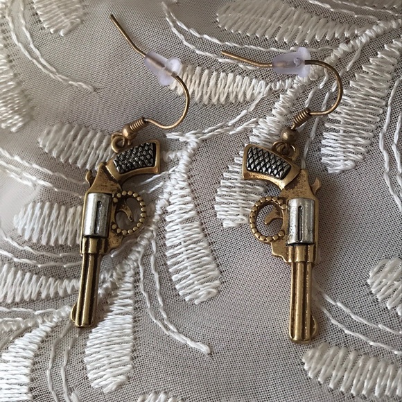 🏜️Revolver/Gun Earrings - Picture 4 of 4
